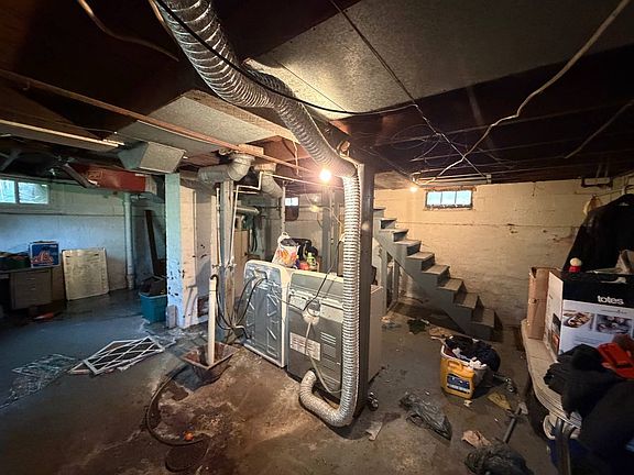 5th image of 204 Douglas Ave