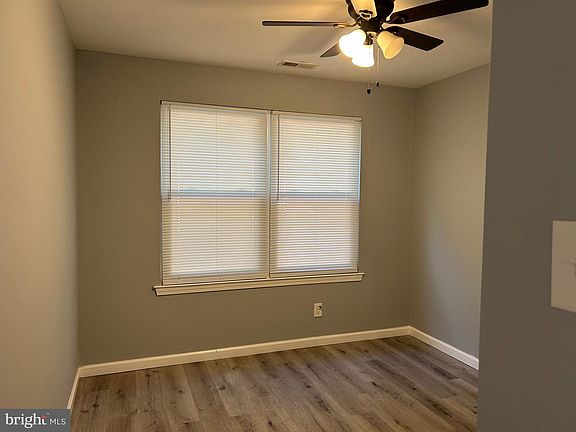 5th image of 36 Hopewell Ln
