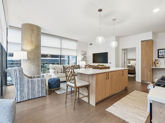 5th image of 1212 Demonbreun St #1402