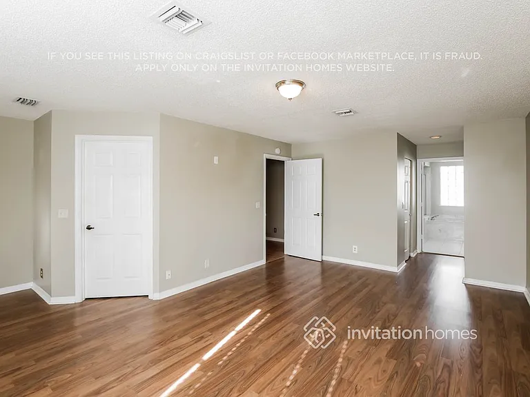 9404 NW 8th Cir — Photo 10