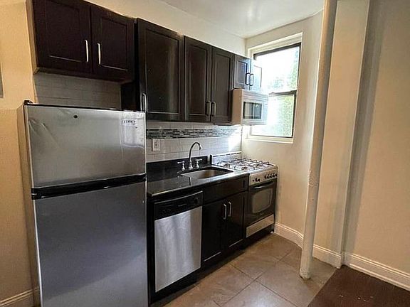 2nd image of 374 7th St APT 3