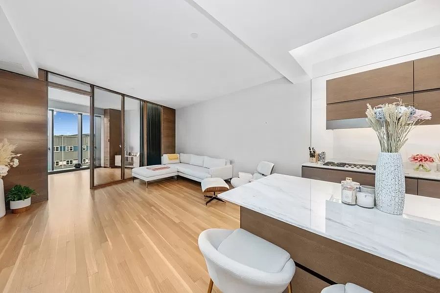 1st image of 551 W 21st St APT 4B