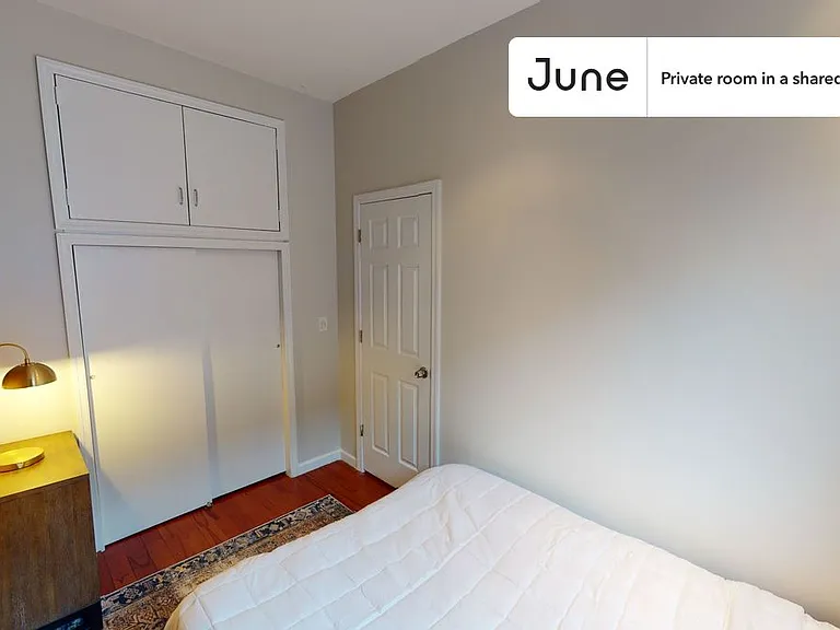 351 W 46th St #A — Photo 2