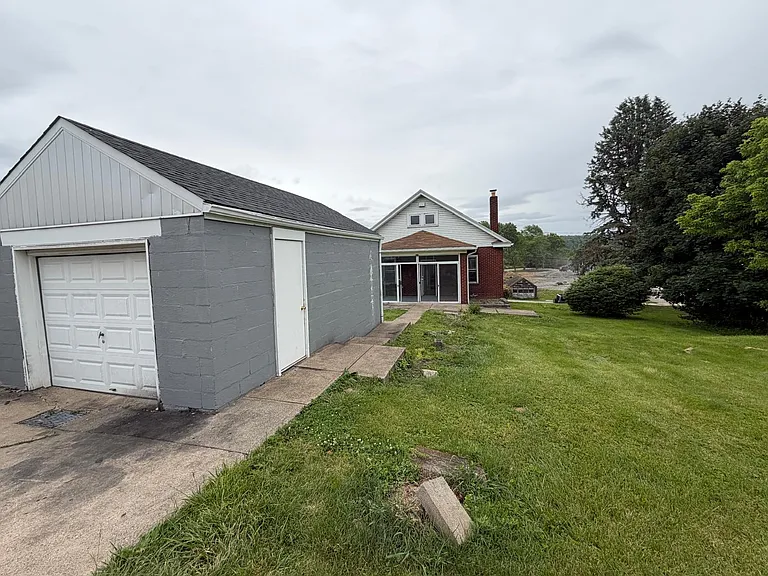 871 Horton St — Photo 16