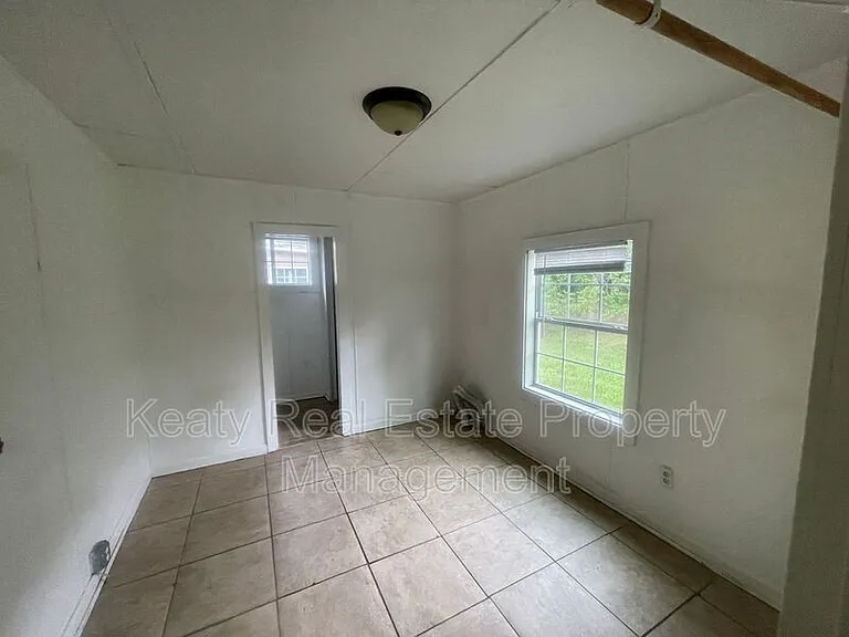 111 Dora St — Photo 14