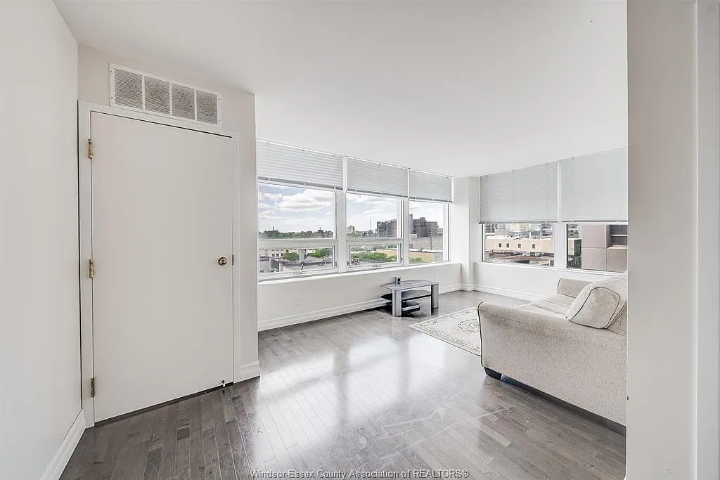 2 bed, 1.0 bath, $1,750 — Photo 4