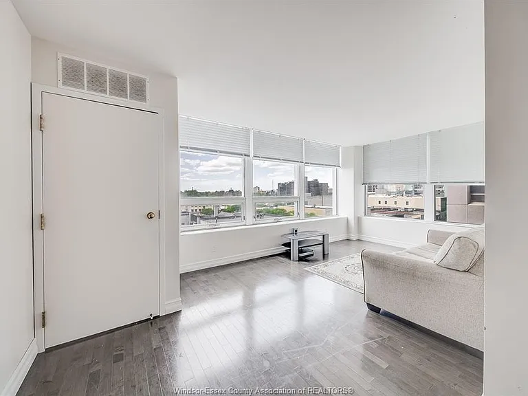 540 Ouellette Ave #5B — Photo 3