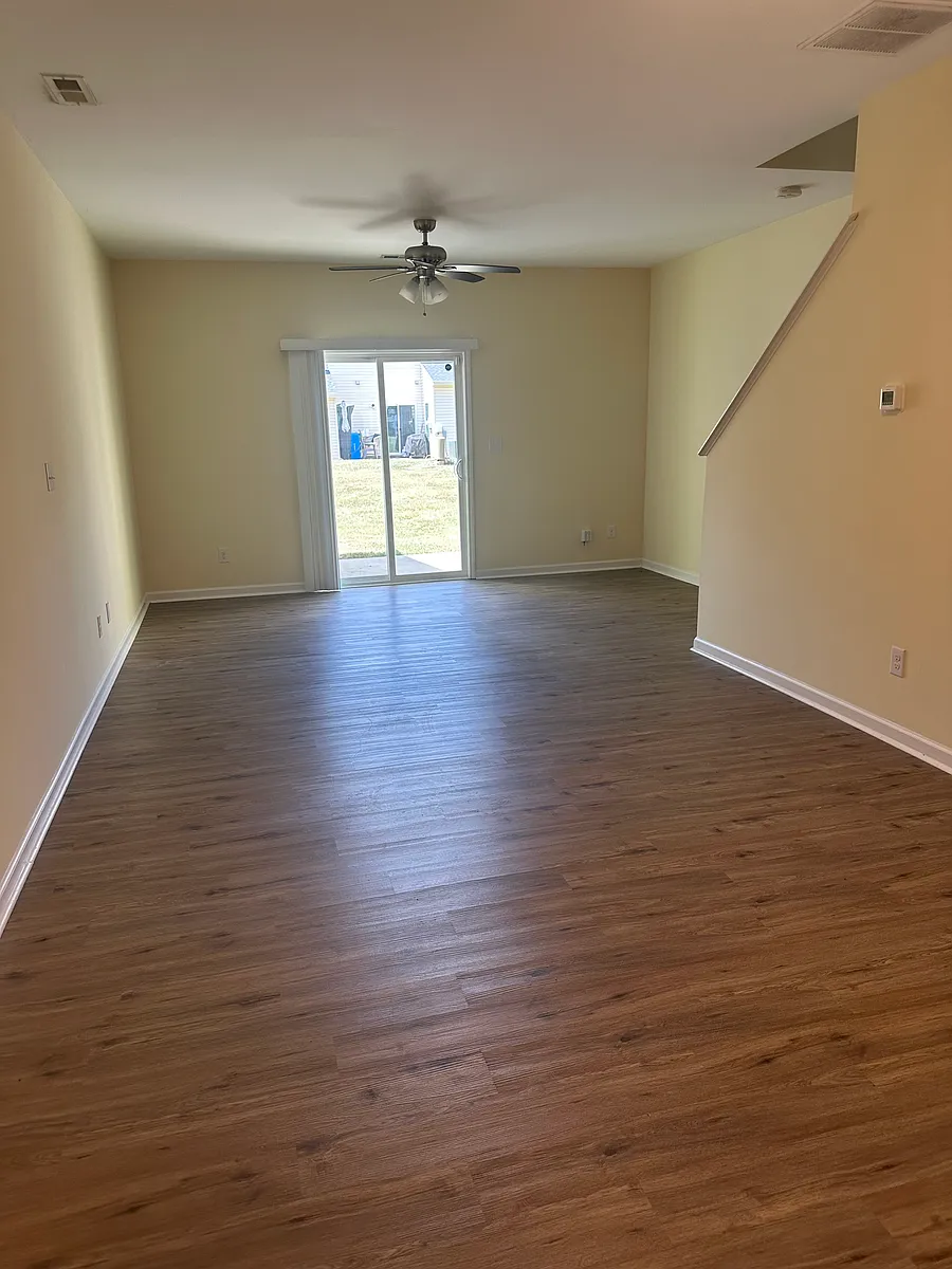 Building Photo - 121 Summerland Dr