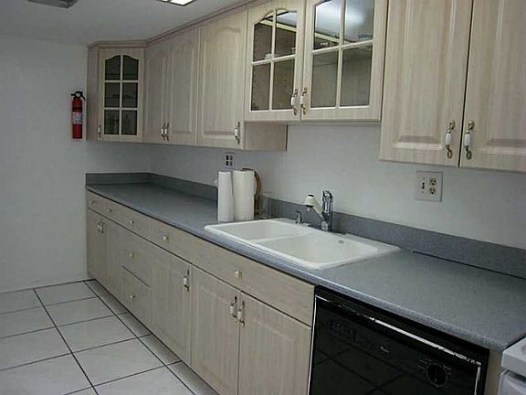 3rd image of 18041 Biscayne Blvd #19024