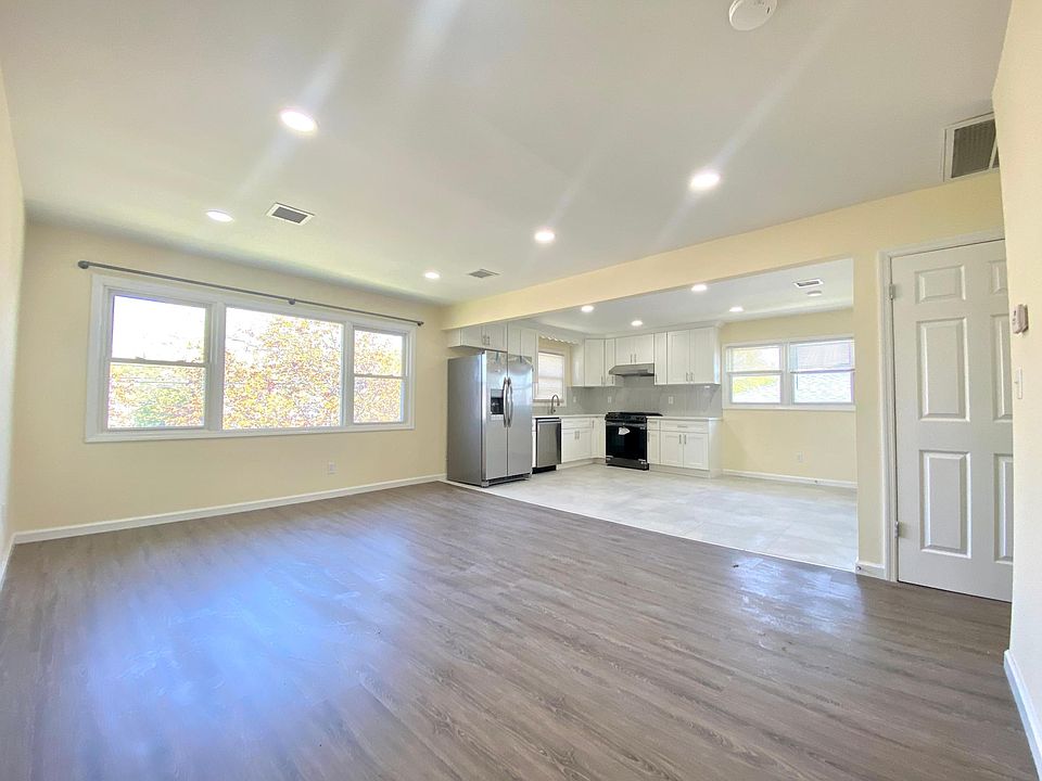 1st image of 218 Chesterton Ave #2F