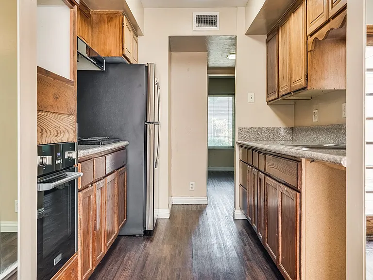 3016 El Camino Ave — Photo 5