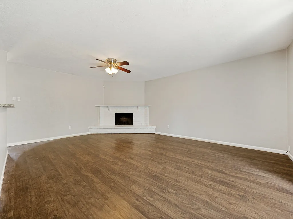3 bed, 1398 sqft, $2,200 — Photo 3