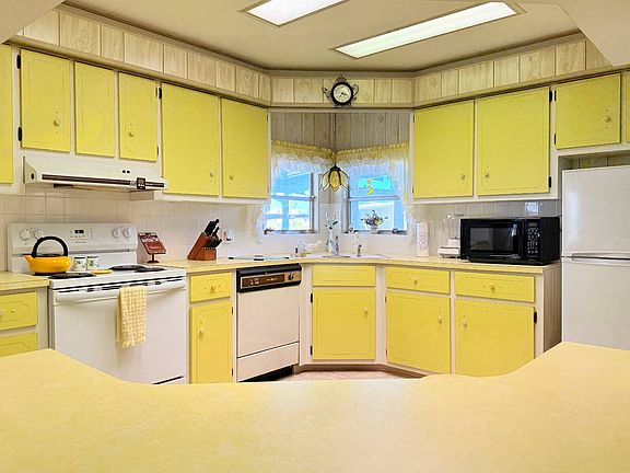 2nd image of 309 Avenue Of Dukes