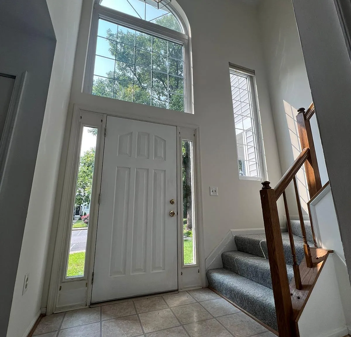 3 bed, 3.5 bath, 1801 sqft, $3,050 — Photo 2
