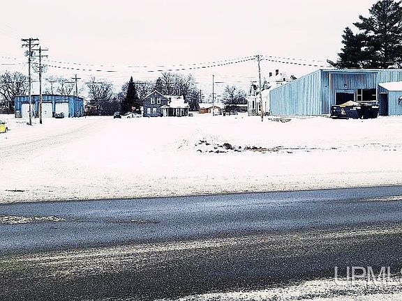 4th image of 817 River Ave