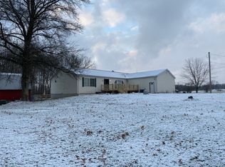 5769 State Route 7, New Waterford, OH 44445