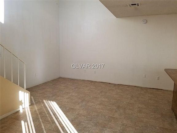3rd image of 1132 Willow Tree Dr Unit B