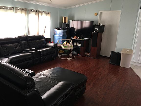 3rd image of 2205 NW 27th Ave