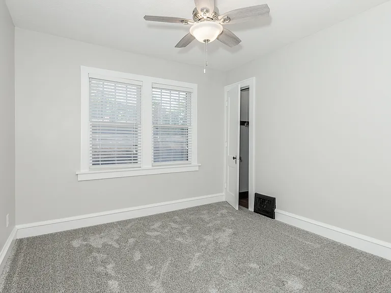 112 Warner St — Photo 17