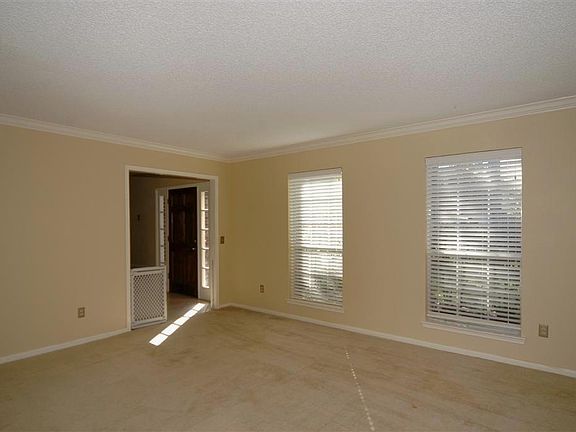 5th image of 2114 Castle Dr