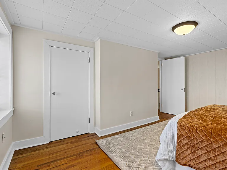 Rear bedroom