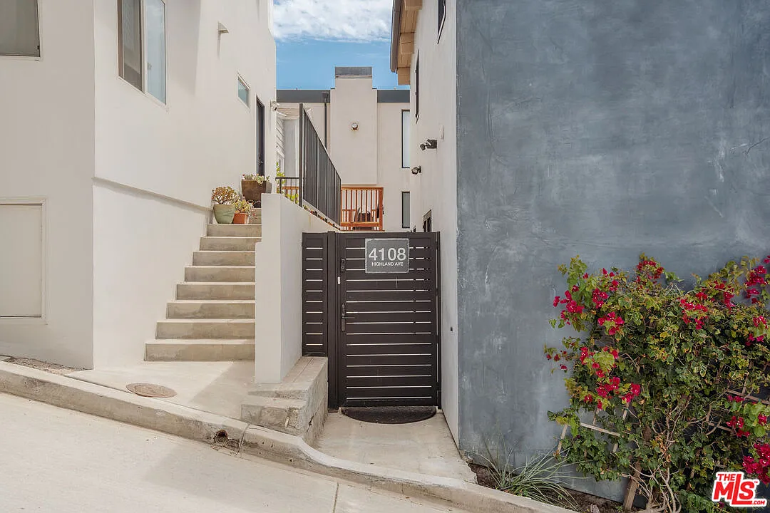 4 bed, 4.5 bath, 3682 sqft, $20,000 — Photo 3