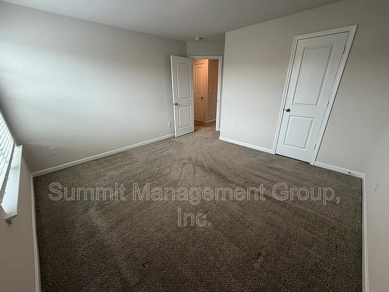 219 Limestone Cir — Photo 27