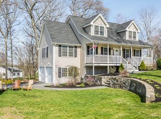 3 Sharpe Dr, Bellingham, MA 02019