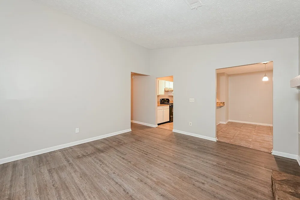 3 bed, 2.0 bath, 1232 sqft, $1,730 — Photo 4