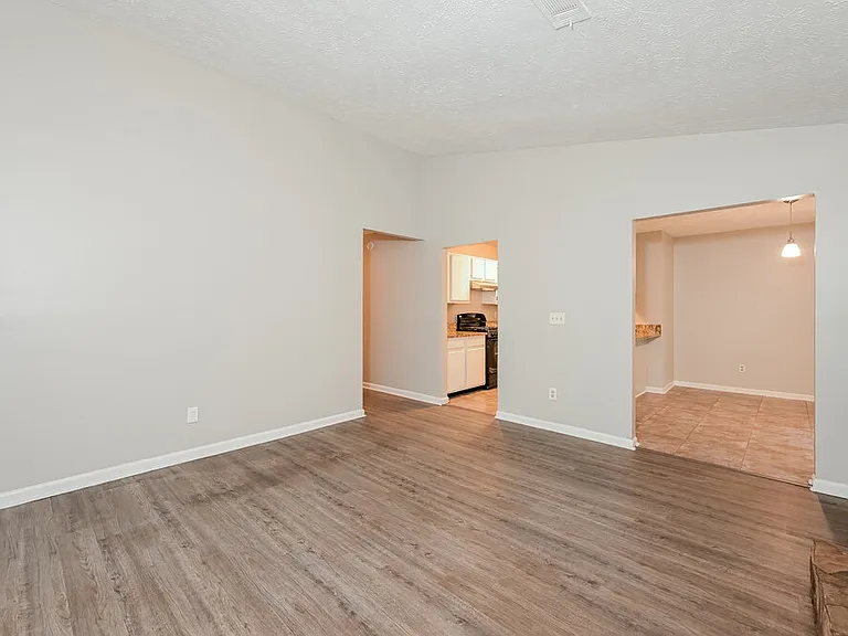 6052 Creekford Dr — Photo 4