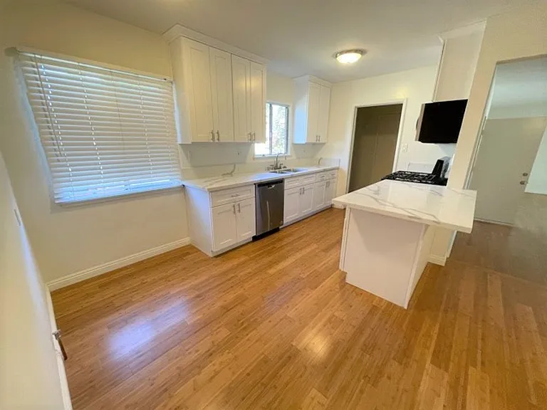 5703 Silva St #5703 — Photo 8