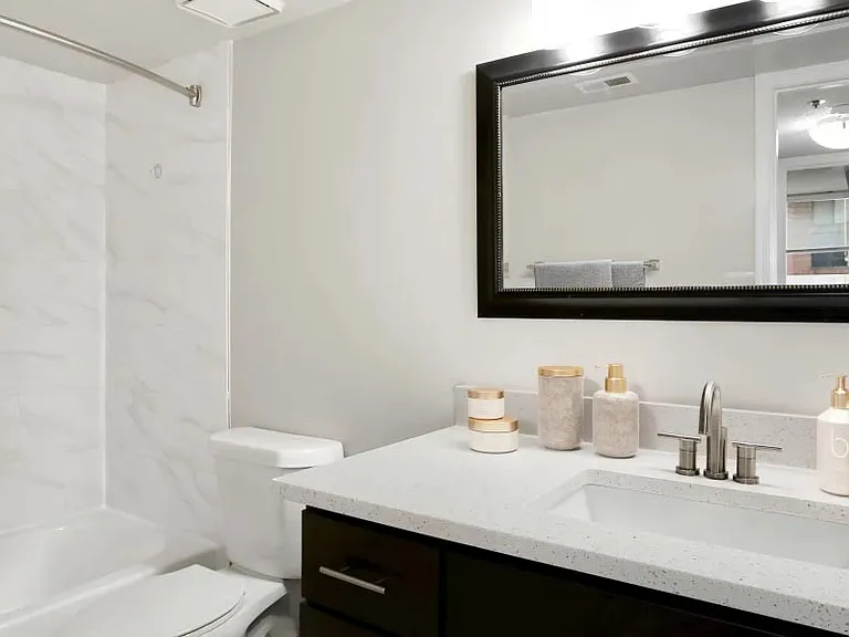 Upgraded bathroom finishes