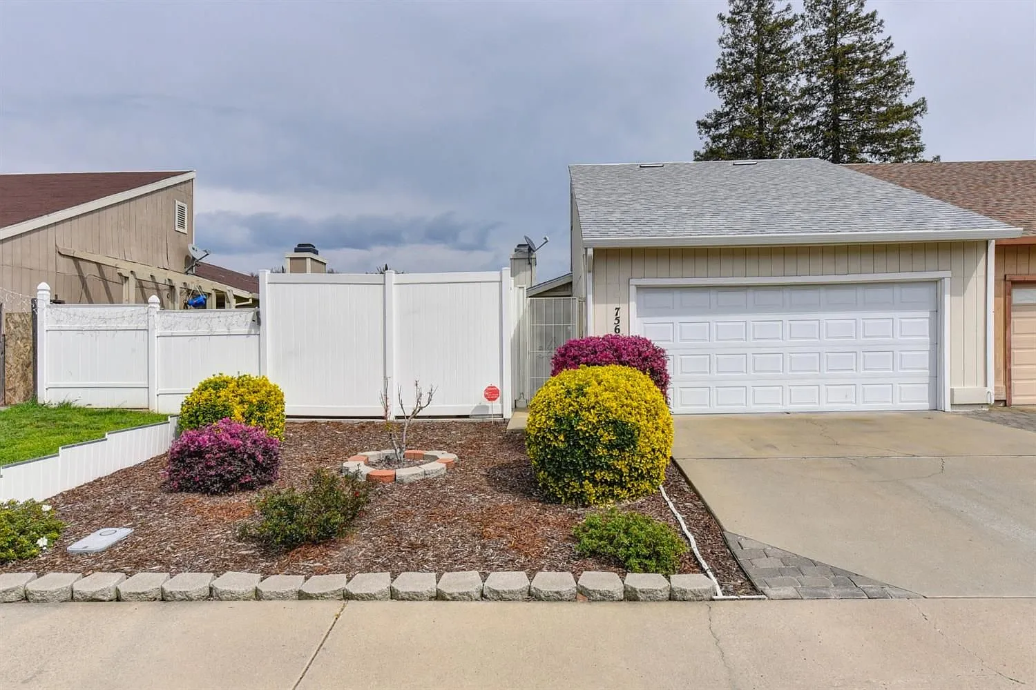 7569 Waterwillow Dr photo 1