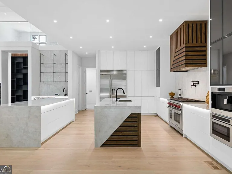 1000 Clementstone Dr NE — Photo 12