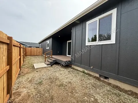 611 W 2nd Ave — Photo 4