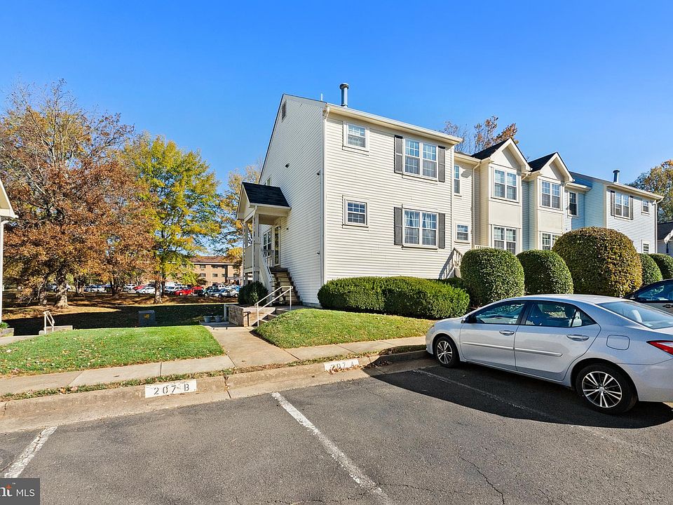 1st image of 207 Fernwood Pl