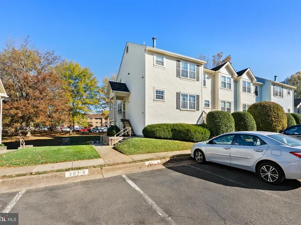 207 Fernwood Pl, Warrenton, VA 20186