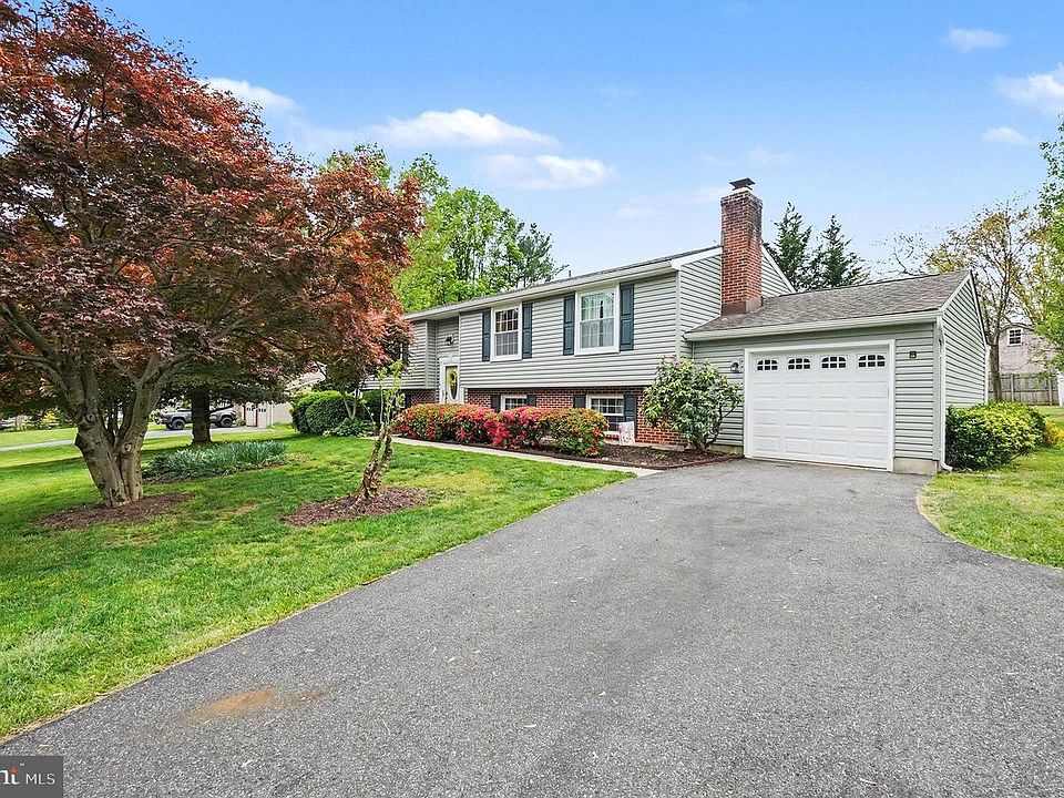 1st image of 3410 Baywood Dr