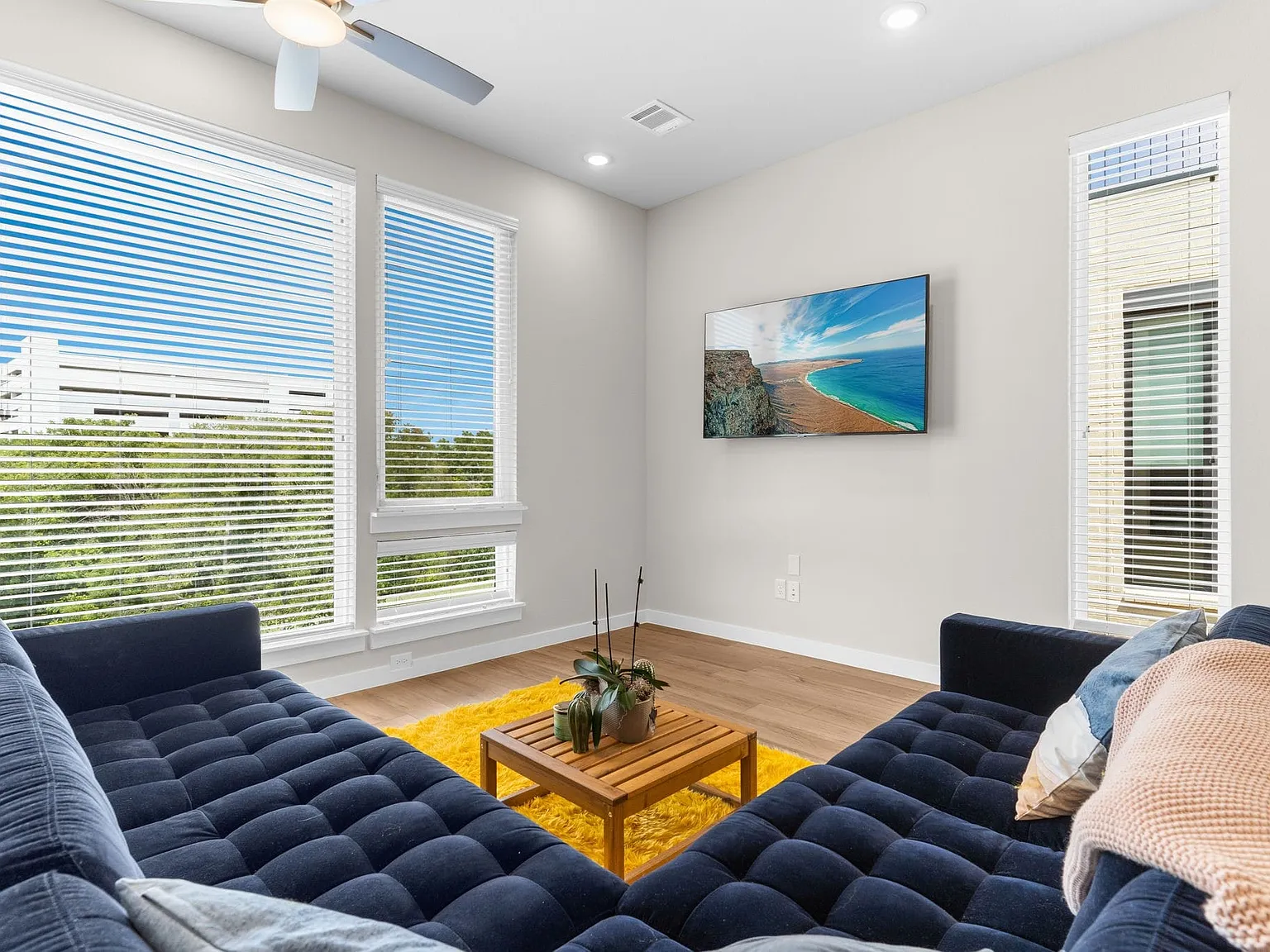 2 bed, 2.5 bath, 1576 sqft, $3,300 — Photo 4
