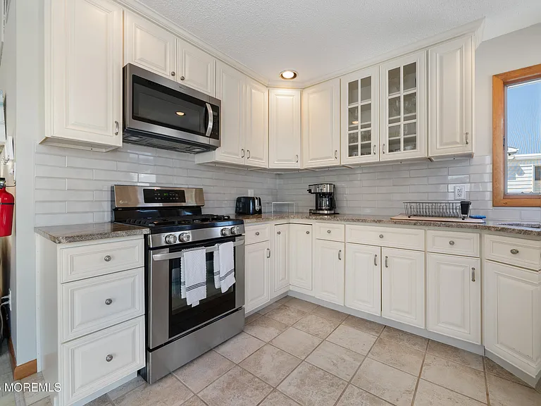 43 Florence Ln — Photo 12