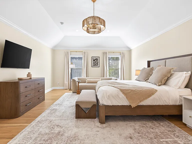 310 Rivoli Cir — Photo 24