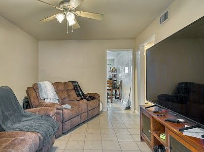 3rd image of 1132 Georgia St