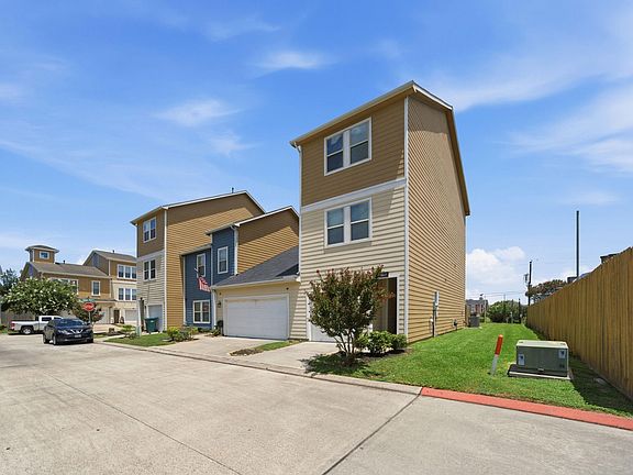 2nd image of 3607 Vineyard Ln