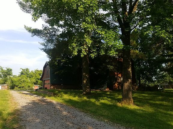3rd image of 902 Melody Ln