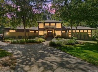 3089 Paint Creek Dr, Oakland, MI 48363