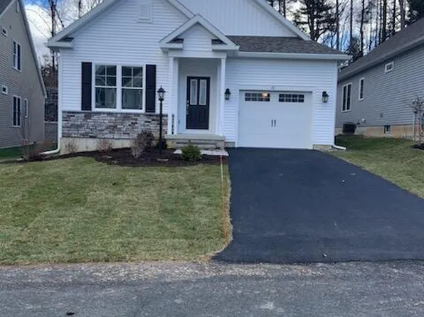 31 Bradley Circle, Halfmoon, NY 12065