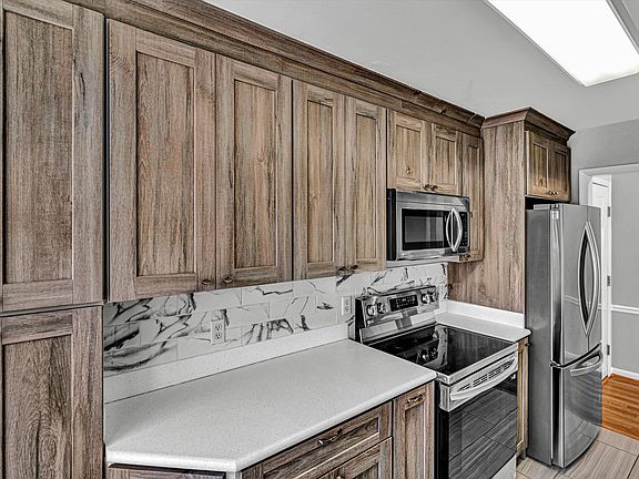 5th image of 2983 Winterberry Dr
