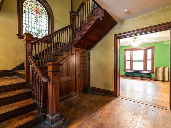 5th image of 5033 Washington Pl