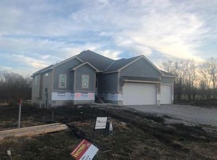 823 Cindy Ln, Raymore, MO 64083