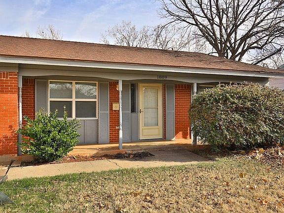 3rd image of 1809 Marsalis Dr